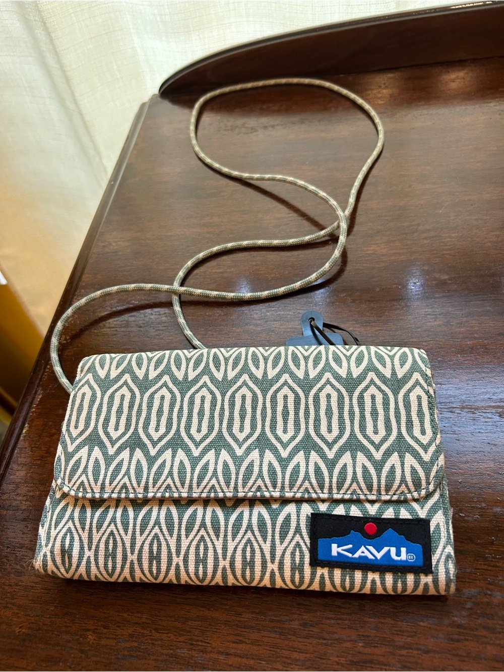 KAVU Green Patterned Crossbody Wallet Detachable Strap Multiple Pockets NWT